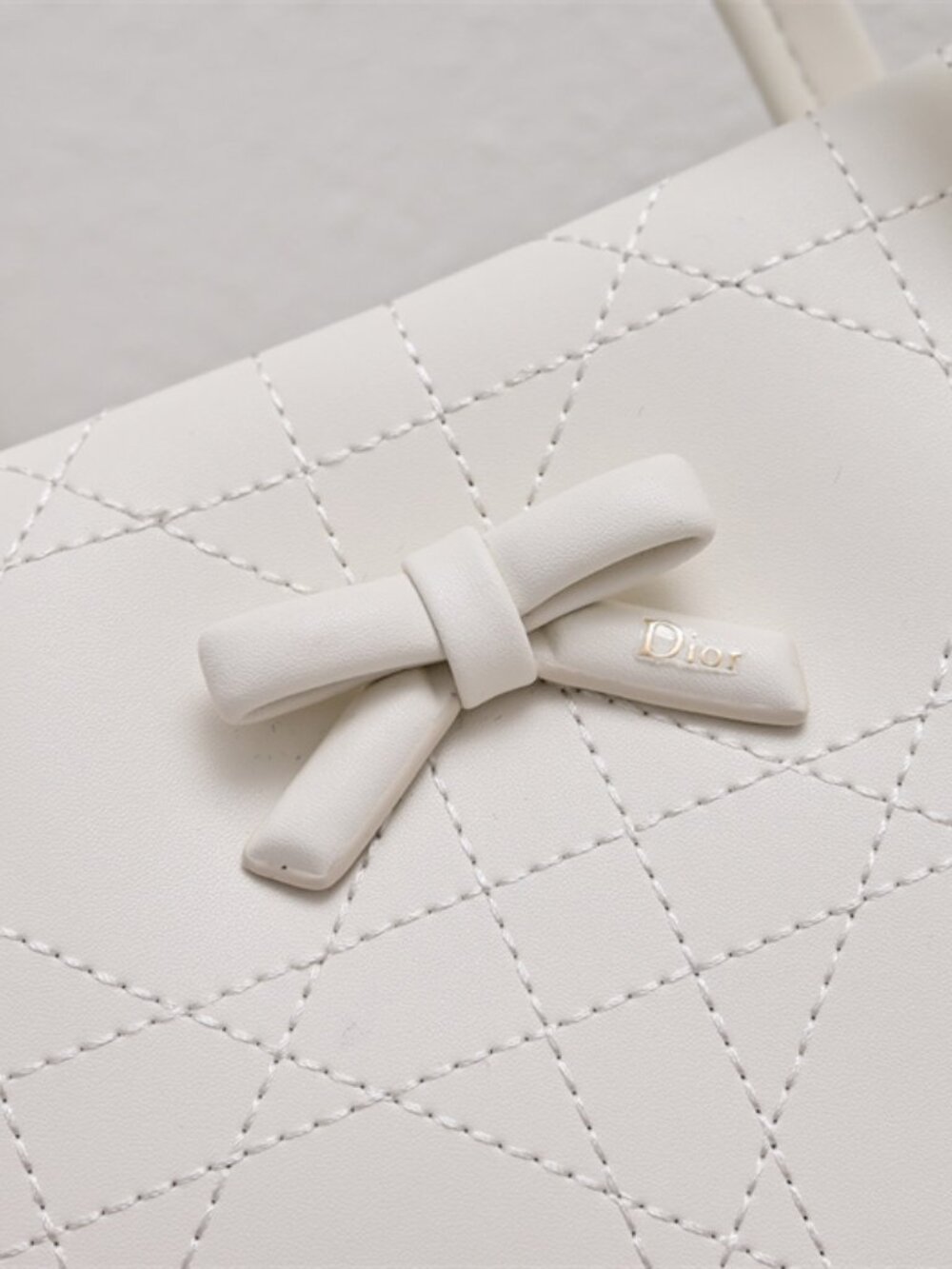 🤍Dior White Bag🤍 - Picture 3 of 5